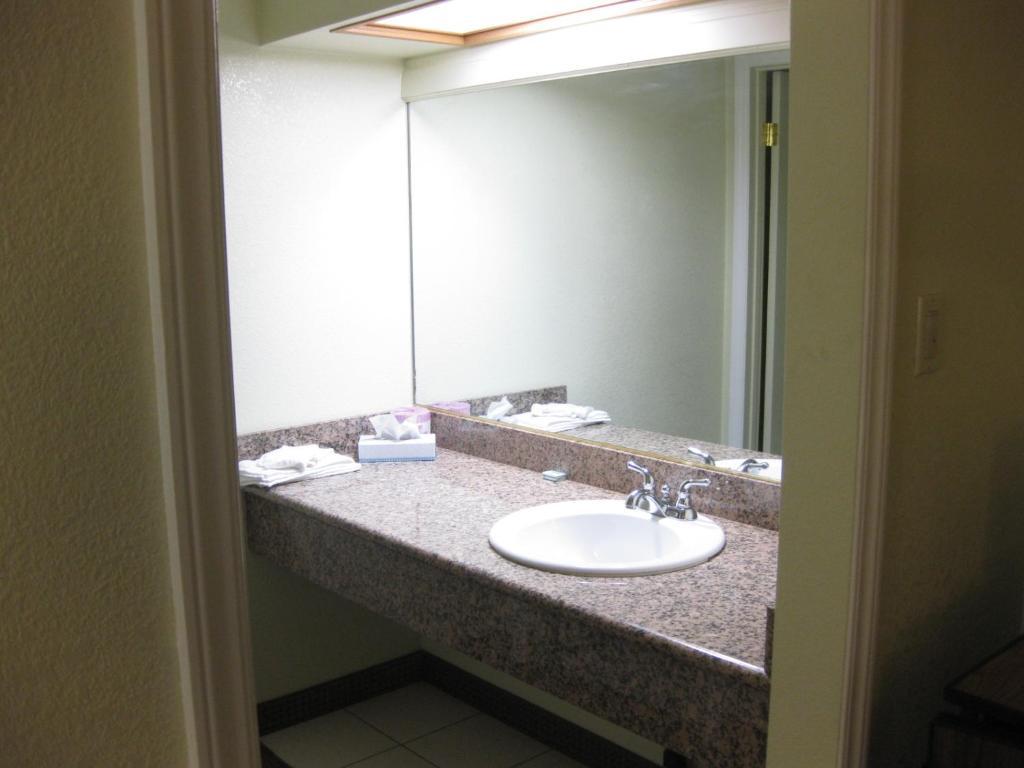 Desert Inn Motel バーストー 部屋 写真